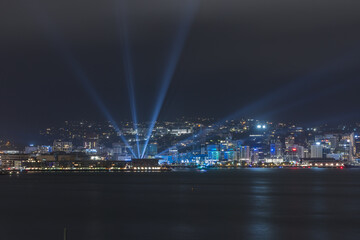 ニュージーランド　ウェリントンのオリエンタル・ベイから見えるライトアップされたウェリントン港の夜景