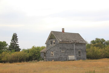 Obraz premium Abandoned Farm Yard and Prairie Scenery