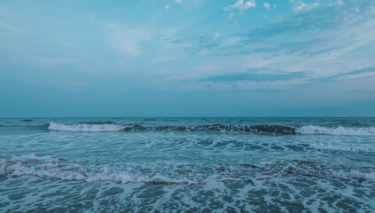 Obraz premium Tranquil Sea with Gentle Waves Merging into a Serene Blue Horizon
