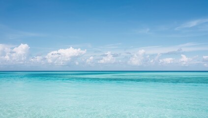 Obraz premium Gorgeous azure sky and water scene