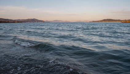 Obraz premium Waves ripple across the harbor waters