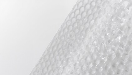 Naklejka premium Detailed view of bubble wrap section against plain white backdrop