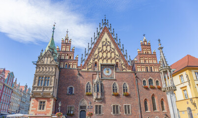 Breslau, Polen, Rynek – der Marktplatz mit altem Rathaus.