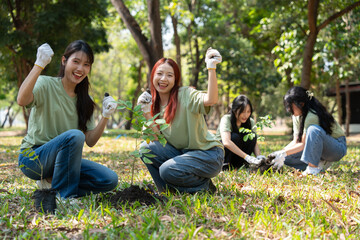 Through caring and teamwork, volunteers demonstrate responsibility and commitment, combining efforts and collaboration to ensure sustainability in conserving nature for future generations.