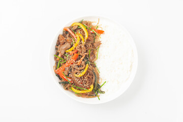 Japchae is a dish made by stir-frying vegetables, mushrooms, meat, and other ingredients and mixing them with boiled glass noodles.
