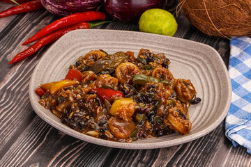 Squid with vegetables in oyser sauce