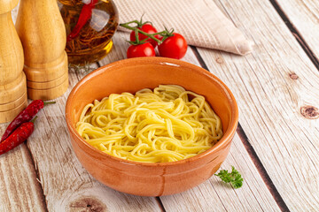 Boiled yellow egg noodles in the bowl