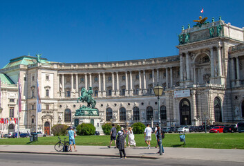 Obraz premium Hofburg Palace in Vienna, Austria, viewed from the Heldenplatz