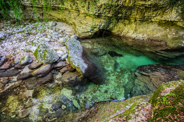 Over millions of years, the Orfento River (in the municipality of Caramanico Terme) has carved out a narrow gorge now covered by dense riparian vegetation featuring willows, ferns, and mosses.