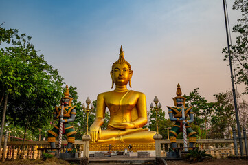 Obraz premium Giant gold colored Buddha statue in Wat Chom Thong in Mae Sariang, Thailand
