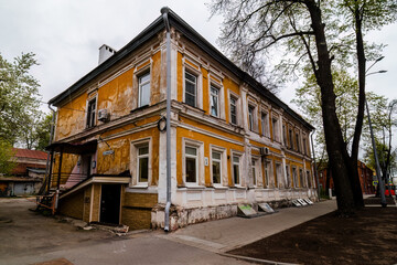 Two-storey old apartment building in Nizhny Novgorod. The building was built in 1917 and is located...
