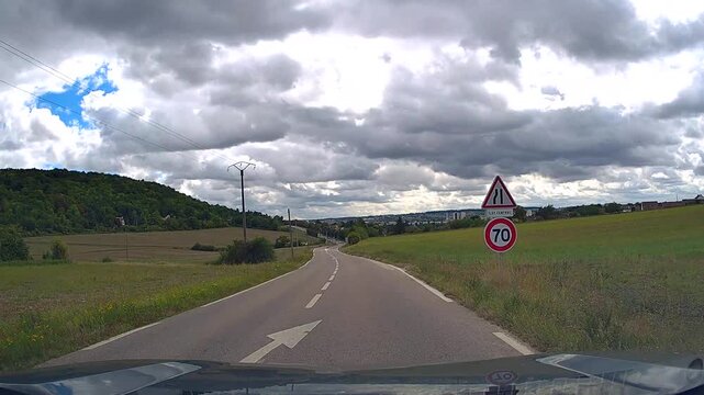 Dash cam driving | go down to city center from hills