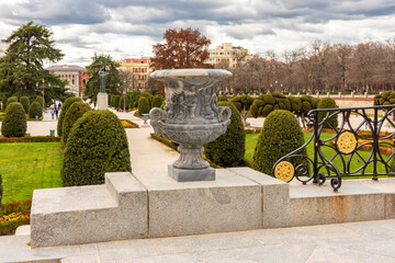 Obraz premium Decoration vase in Buen Retiro park, Madrid, Spain