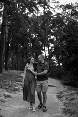 Fototapeta premium Moment Couple Walking in a Forest