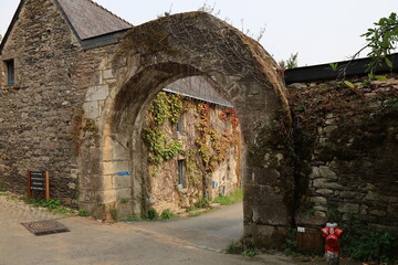 Ancienne porte de ville, village de Rochefort en Terre, département du Morbihan, Bretagne, France