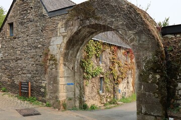 Ancienne porte de ville, village de Rochefort en Terre, département du Morbihan, Bretagne, France