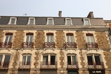 Bâtiment typique, vue de l'extérieur, ville de Vannes, département du Morbihan, Bretagne, France