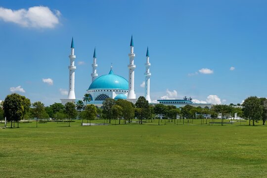 Masjid Sultan Iskandar, Bandar Dato Onn, Johor Bahru, Johor, Malaysia.