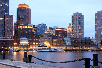 Fototapeta premium Evening view of Rowes Wharf from Fan Pier Park in Boston, Massachusetts