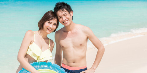 Fototapeta premium 海 カップル 南国 海外旅行