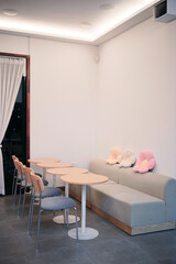 카페 모퉁이 자리