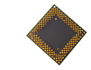 精密な金属端子が輝くマイクロ回路チップ｜背景なし・透過PNG・コピースペース