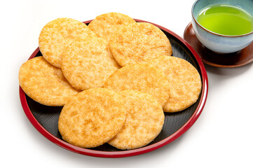 白背景に醤油煎餅と緑茶