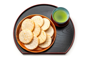 白背景に醤油煎餅と緑茶
