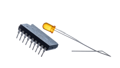 高輝度LEDチップとダイオード｜背景なし・透過PNG・コピースペース