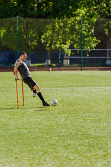 Obraz premium A man hits a ball while leaning on crutches