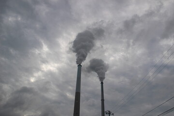 『エントツの煙  大気汚染  』SDGs地球環境   コンビナート工場汚染 