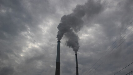 『エントツの煙  大気汚染  』SDGs地球環境   コンビナート工場汚染 