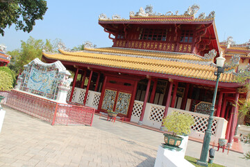 Obraz premium hall (wehat chamrun) at the royal palace of bang pa-in in thailand 