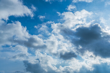 秋の空　雲中の太陽が雲を輝かす12