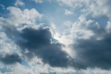 秋の空　雲中の太陽が雲を輝かす14