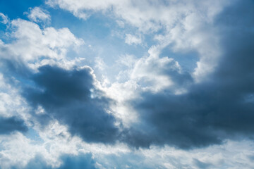 秋の空　雲中の太陽が雲を輝かす13