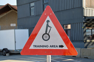 segway, traininng, area, vermietung, scooter, stadtrundfahrt, ausrufezeichen, strassenschild,...