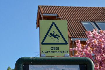 schild, warnhinweis, warnung, achtung, obs, glatt, ausrutschen, glätte, zeichen, strasse, station,...