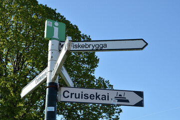 richtungspfeil, schild, beschilderung, kunsthalle, kunstsilo, agder, kreuzfahrt, kristiansand, sommer, herbst, norway, norwegen, kunstsilo, silo, kunsthalle, ausstellung, modern, haus, oper, opernhaus