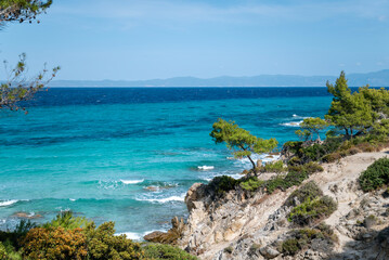 Obraz premium Turquoise beach with rocks . Portokali beach, Sithonia, Halkidiki, Greece . Sea background 