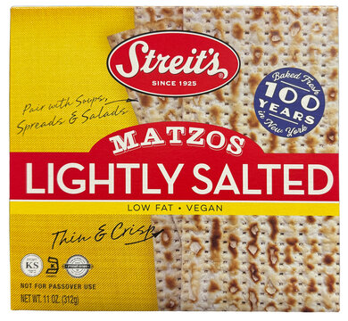 Pack of Streit's lightly salted vegan matzos.