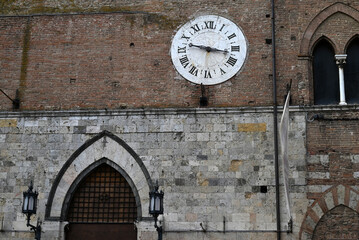 Horloge du musée archéologique national de Sienne