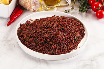 Red raw dry rice gor cooking