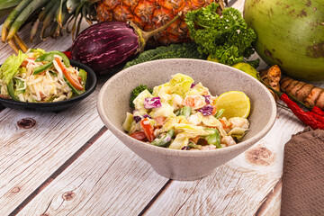 Salad with prawn and vegetables