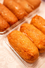 パックに入った稲荷寿司