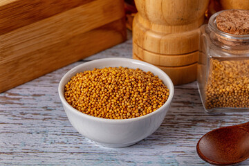 Raw dry aroma flavour mustard seeds