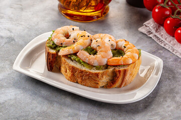 Sandwich with prawn and avocado