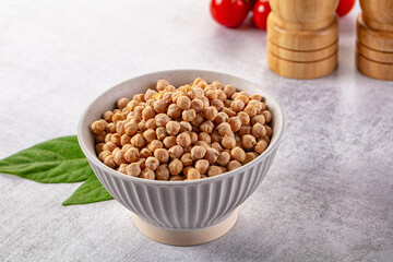 Raw dry chickpea in the bowl