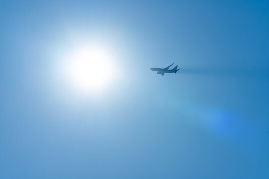 Fototapeta 逆光の飛行機