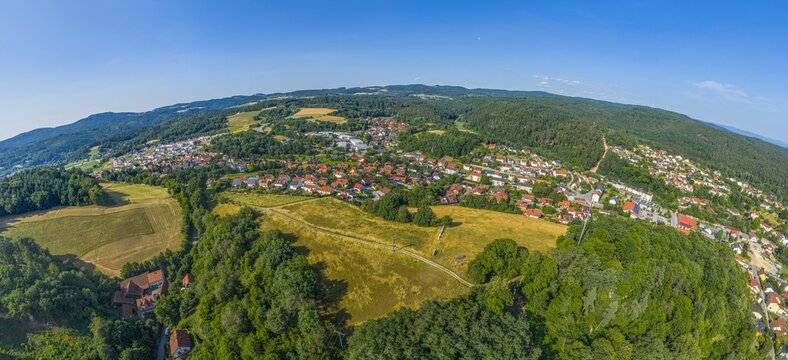 Die Stadt W&ouml;rth an der Donau im &ouml;stlichen Kreis Regensburg aus der Vogelperspektive